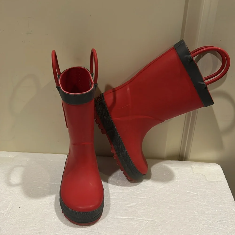 Carter’s kids slip in Firefighter rubber Rain Boots size 5 red